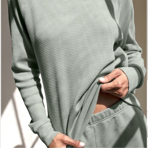 ARITZIA TNA Andrews Waffle
Thermal Long Sleeve Top Sage Green Comfort Size Small - Picture 4 of 9